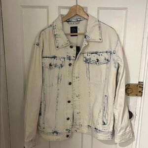 🆕🏷️ Distressed White Denim Jacket